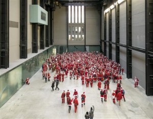 SantaCon Pub Crawlers at Tate Modern setting up a Flash Mob